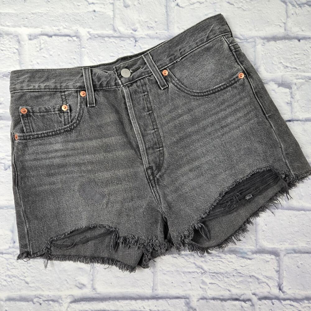 Iconic Women's Levi Premium 501 Black Denim Cutoff Shorts Faded Distressed sz 30 - Picture 2 of 16